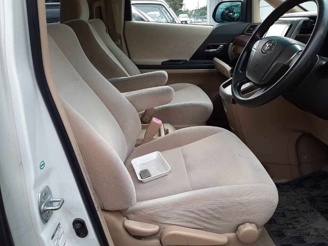 TOYOTA VELLFIRE 2008