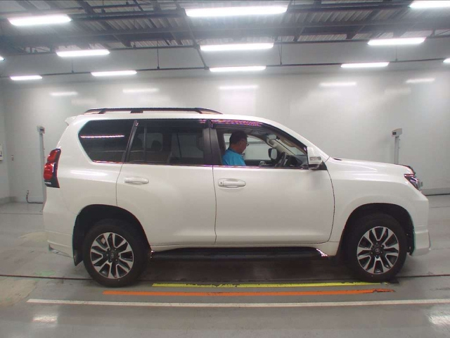 TOYOTA LAND CRUISER PRADO 2023