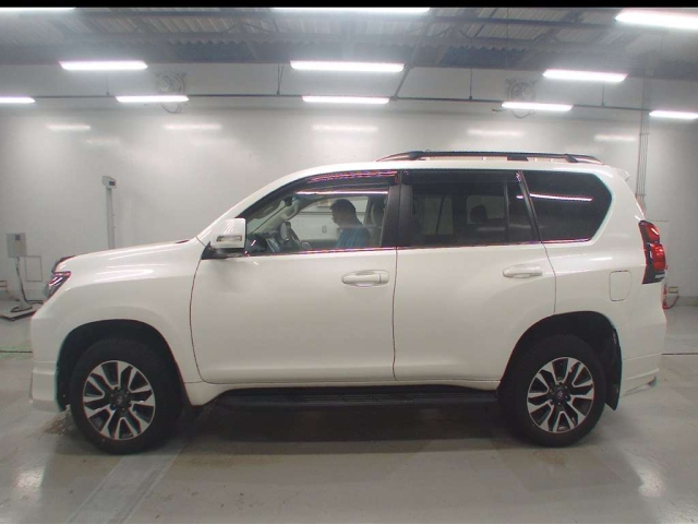 TOYOTA LAND CRUISER PRADO 2023