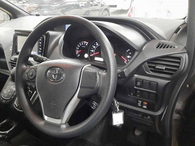 TOYOTA VOXY 2020