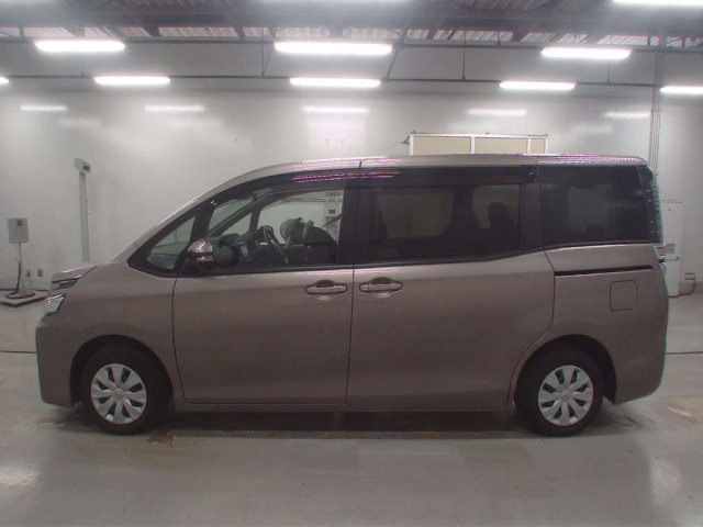TOYOTA VOXY 2020