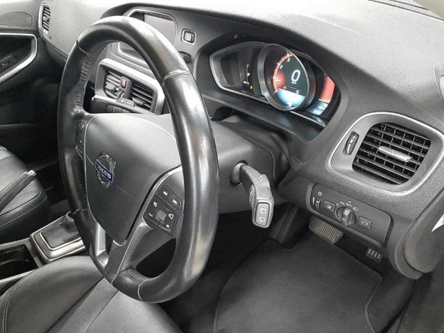 VOLVO V40 2014