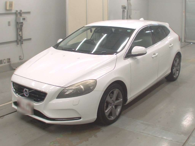 VOLVO V40 2014