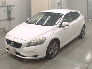 VOLVO V40 2014