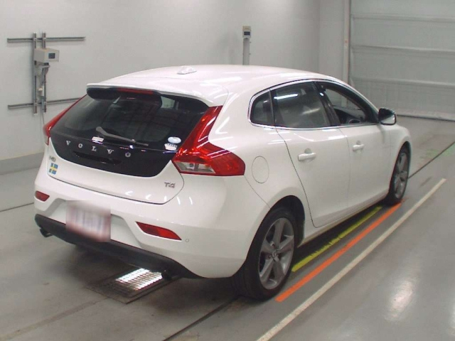 VOLVO V40 2014