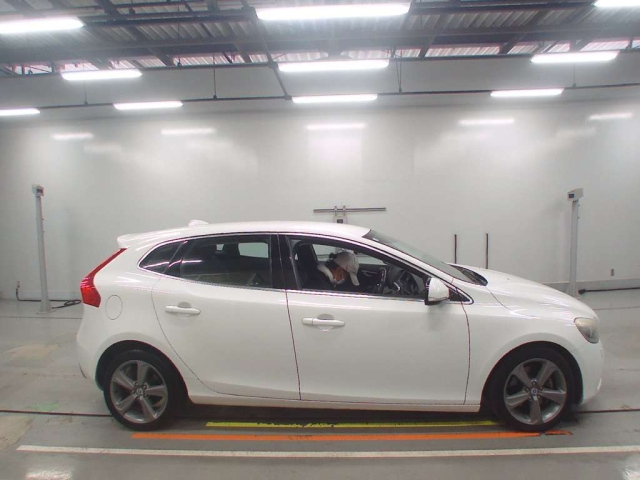 VOLVO V40 2014