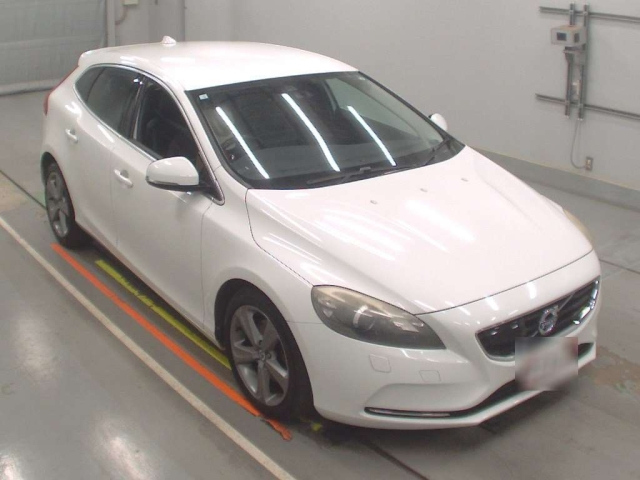 VOLVO V40 2014