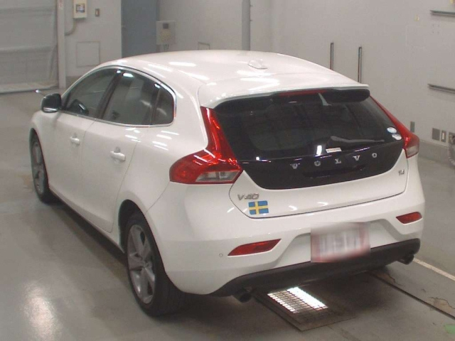 VOLVO V40 2014