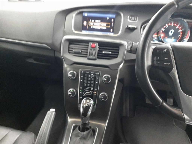 VOLVO V40 2014