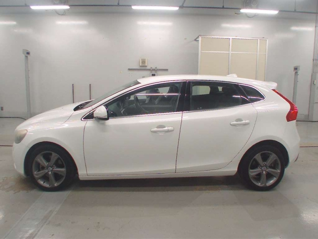 VOLVO V40 2014