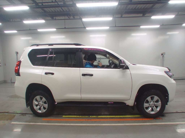 TOYOTA LAND CRUISER PRADO 2021