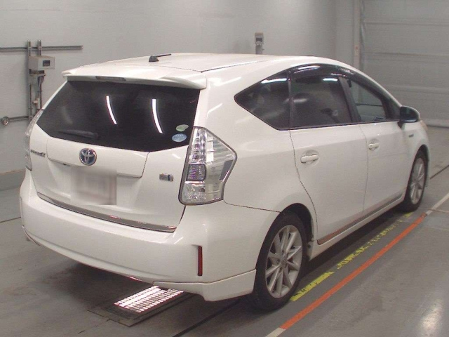 TOYOTA PRIUS ALPHA 2013