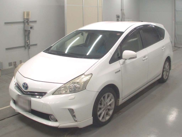TOYOTA PRIUS ALPHA 2013
