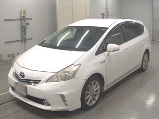 TOYOTA PRIUS ALPHA 2013