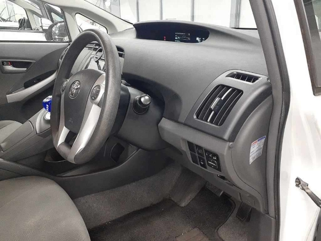 TOYOTA PRIUS 2011