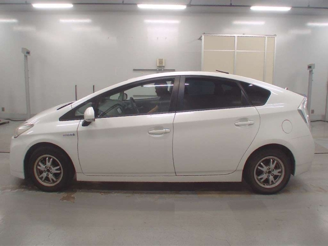 TOYOTA PRIUS 2011