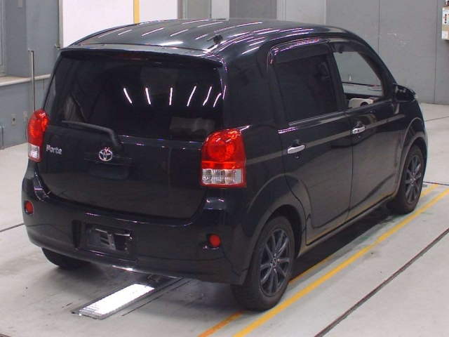 TOYOTA PORTE 2012