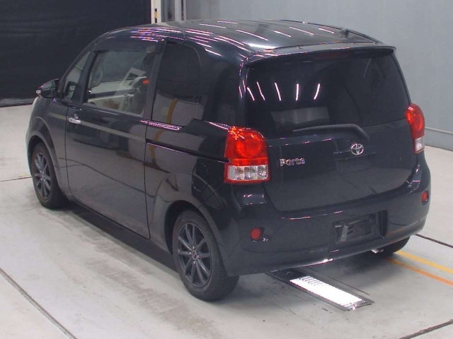 TOYOTA PORTE 2012