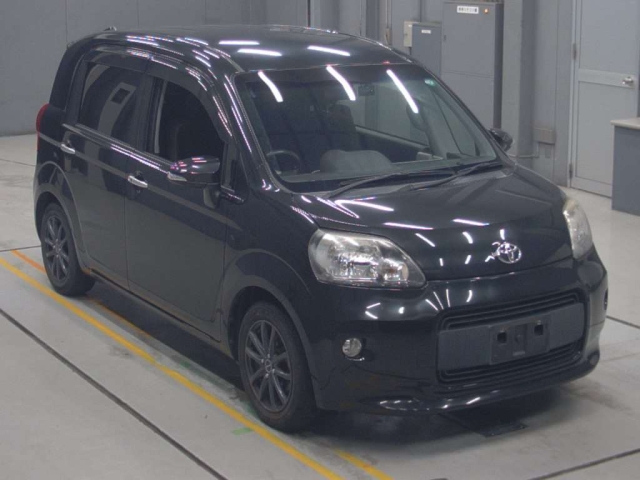 TOYOTA PORTE 2012