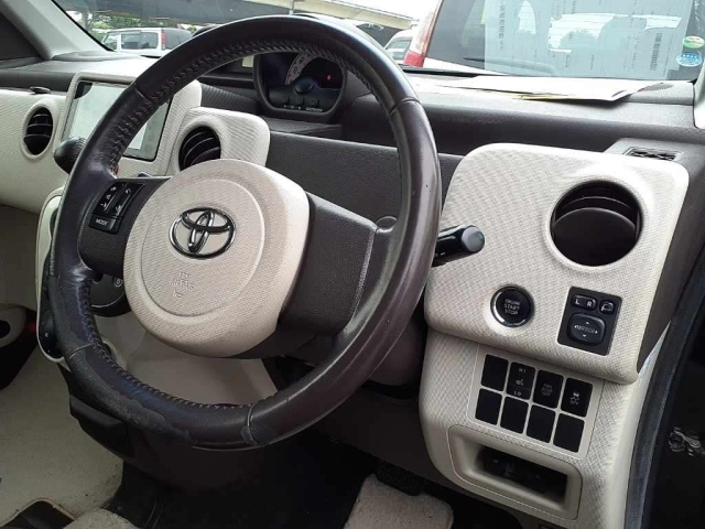 TOYOTA PORTE 2012