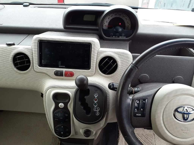 TOYOTA PORTE 2012