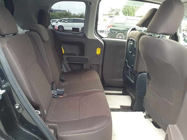 TOYOTA PORTE 2012