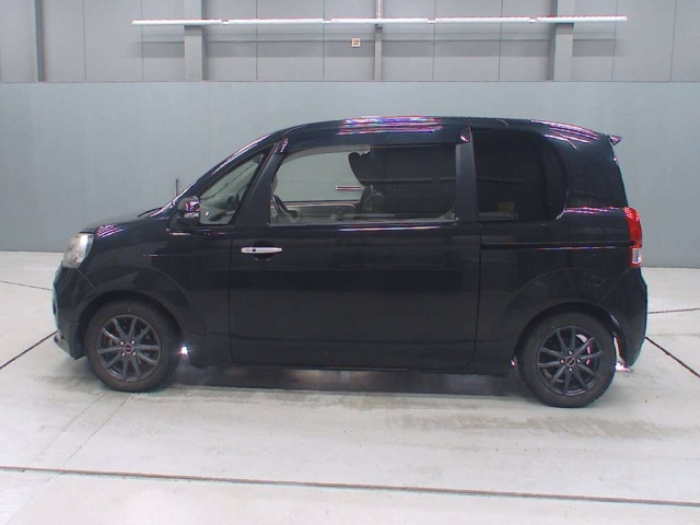 TOYOTA PORTE 2012