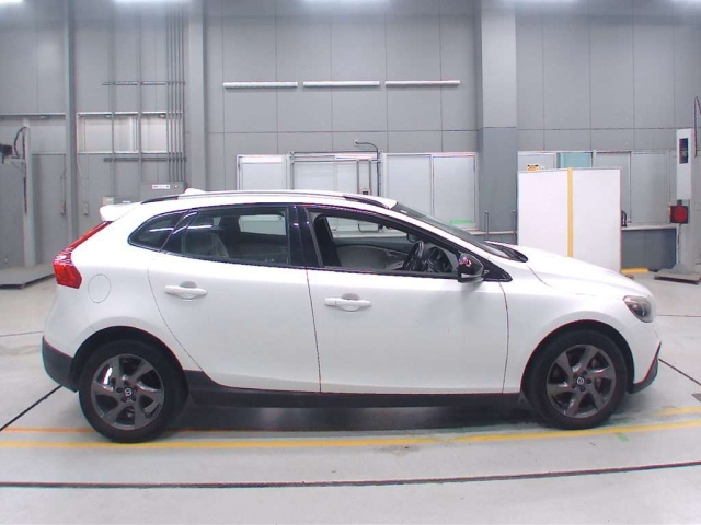 VOLVO V40 2015