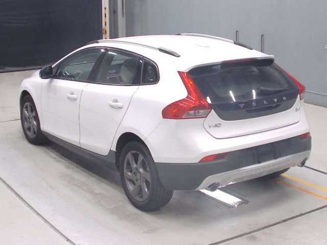 VOLVO V40 2015