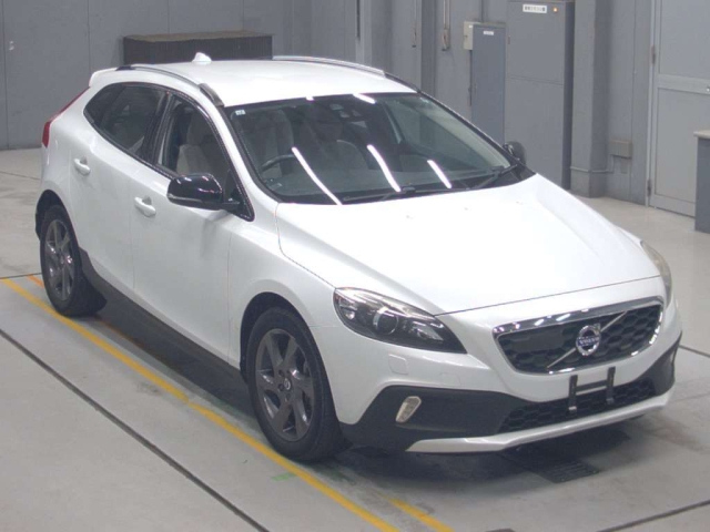 VOLVO V40 2015