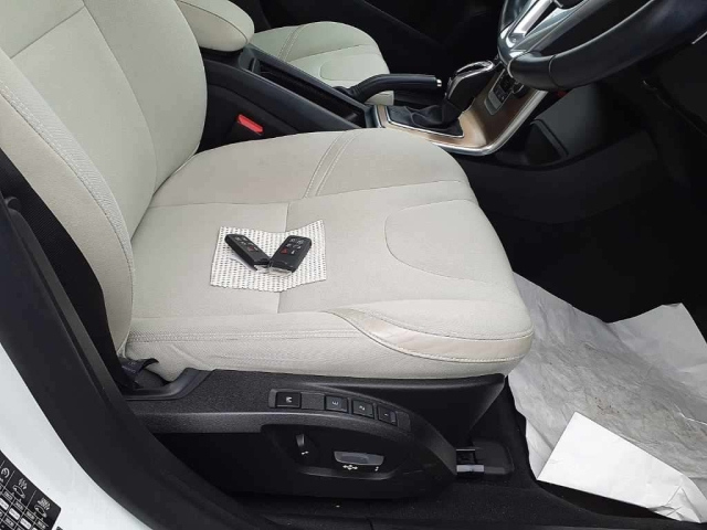 VOLVO V40 2015