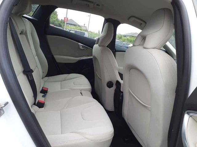 VOLVO V40 2015
