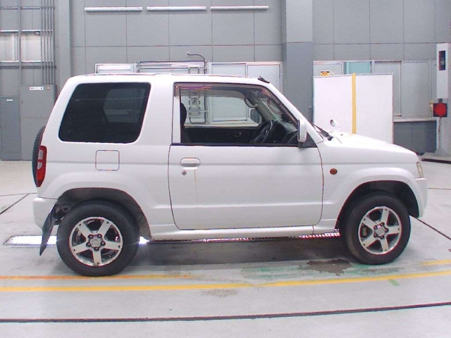 MITSUBISHI PAJERO MINI 2010
