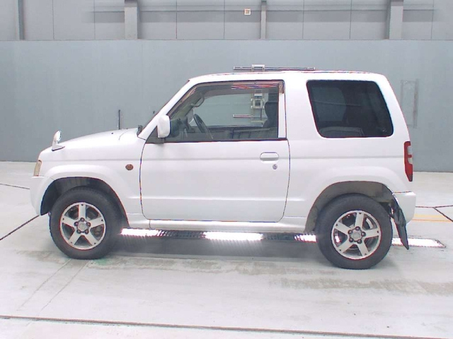 MITSUBISHI PAJERO MINI 2010