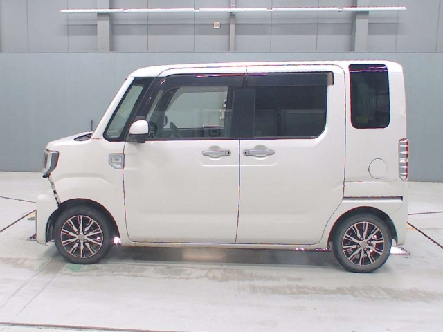 DAIHATSU WAKE 2016