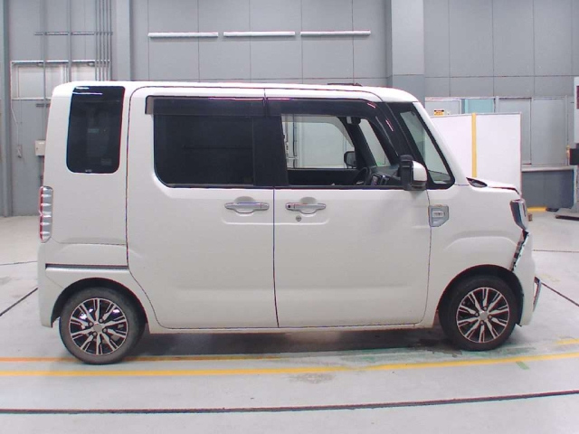 DAIHATSU WAKE 2016
