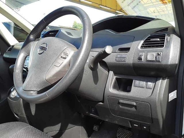 NISSAN SERENA 2012