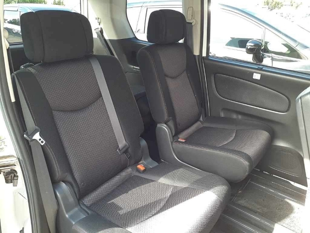 NISSAN SERENA 2012