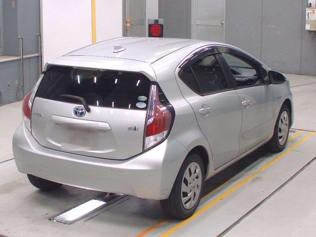 TOYOTA AQUA 2015