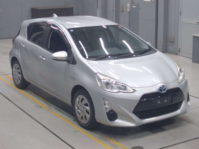 TOYOTA AQUA 2015
