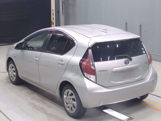 TOYOTA AQUA 2015