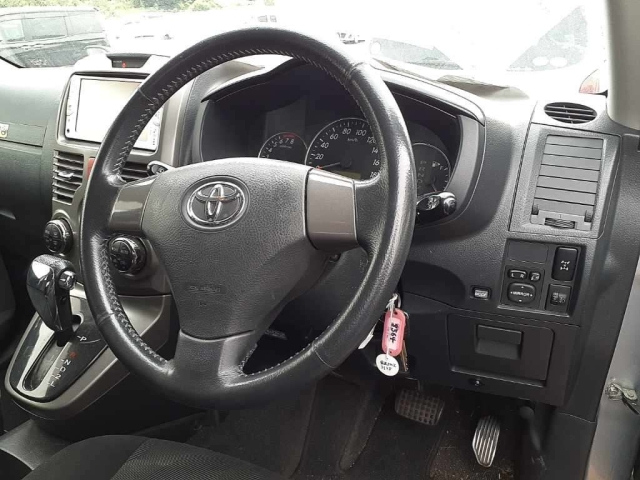 TOYOTA RUSH 2012