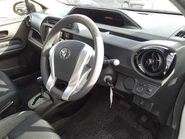 TOYOTA AQUA 2015