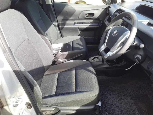 TOYOTA AQUA 2015
