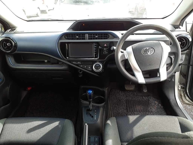 TOYOTA AQUA 2015