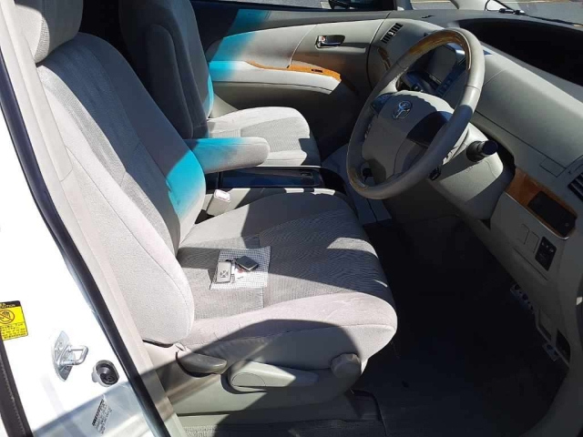 TOYOTA ESTIMA 2009