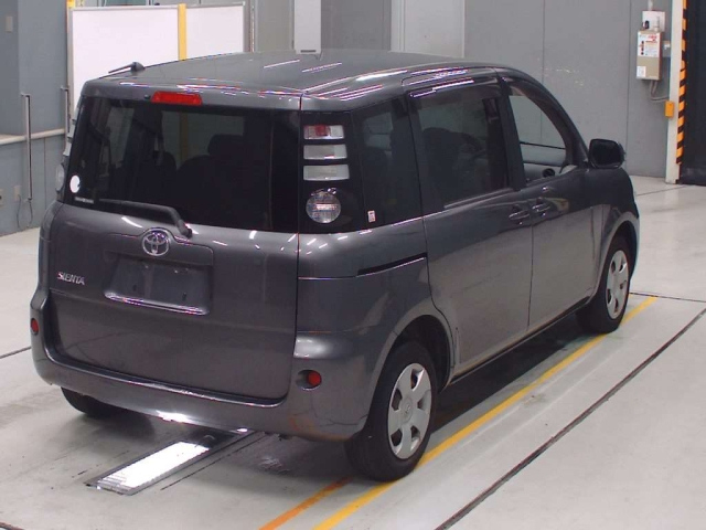 TOYOTA SIENTA 2010