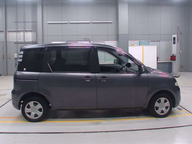 TOYOTA SIENTA 2010