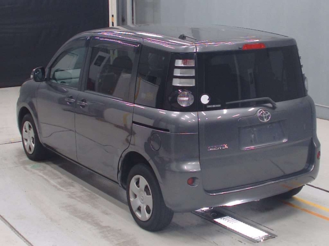 TOYOTA SIENTA 2010