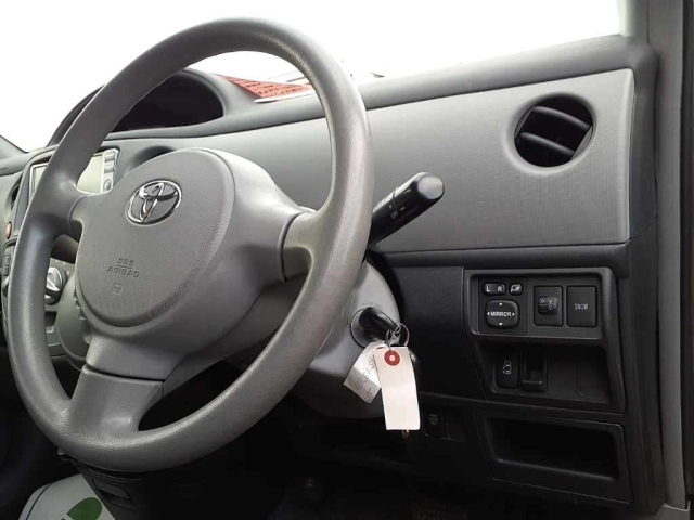 TOYOTA SIENTA 2010